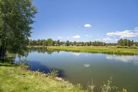 View/Area - 55635 Gatehouse Ln, Bend, OR 97707 photo 2 of 5