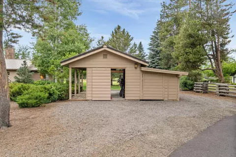 Exterior - 55635 Gatehouse Ln, Bend, OR 97707 photo 7 of 13