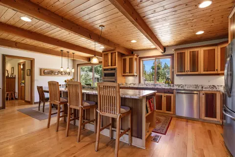 Kitchen - 55635 Gatehouse Ln, Bend, OR 97707 photo 2 of 6
