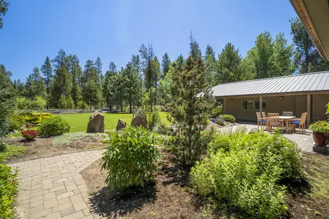 Exterior - 55635 Gatehouse Ln, Bend, OR 97707 photo 9 of 13
