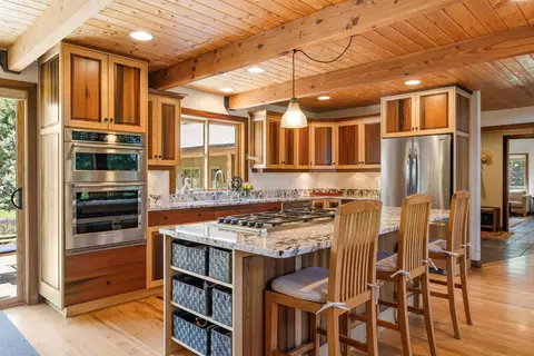 Kitchen - 55635 Gatehouse Ln, Bend, OR 97707 photo 6 of 6