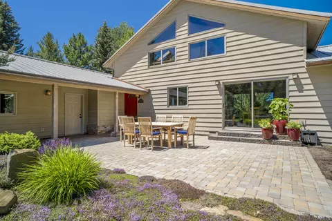 Exterior - 55635 Gatehouse Ln, Bend, OR 97707 photo 10 of 13
