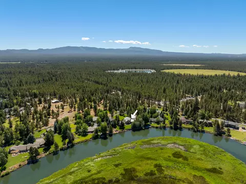 View/Area - 55635 Gatehouse Ln, Bend, OR 97707 photo 3 of 5