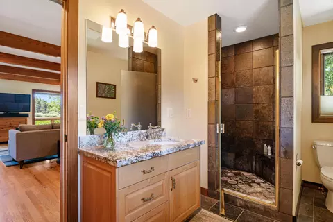 Bath - 55635 Gatehouse Ln, Bend, OR 97707 photo 1 of 3