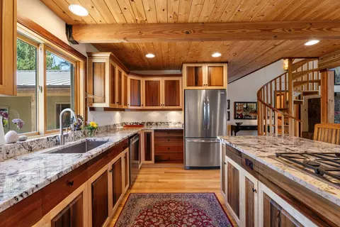 Kitchen - 55635 Gatehouse Ln, Bend, OR 97707 photo 1 of 6