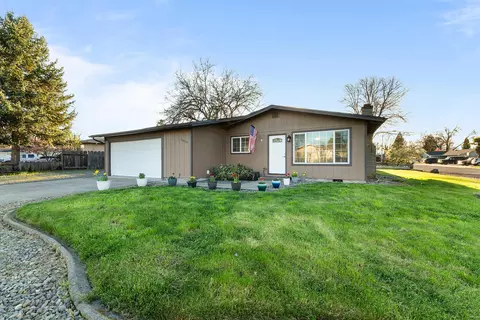 4065 Crestwood Cir, Central Point, OR 97502