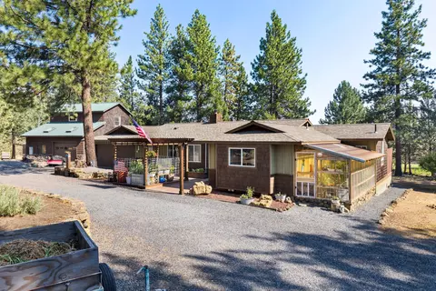 20518 Pine Vista Dr, Bend, OR 97702 photo 2