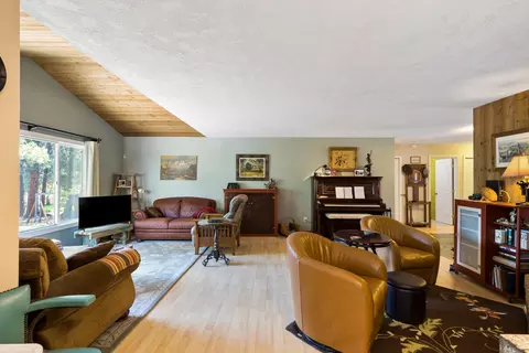 20518 Pine Vista Dr, Bend, OR 97702 photo 12