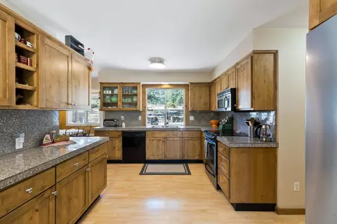 20518 Pine Vista Dr, Bend, OR 97702 photo 16