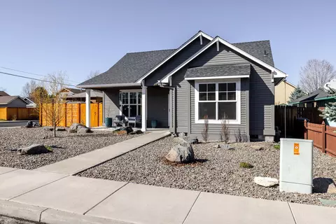 1833 NW Larch Ave, Redmond, OR 97756