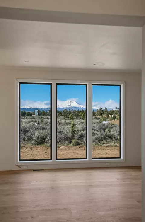 Living - 67135 Harrington Loop Rd, Bend, OR 97703 photo 2 of 3
