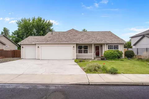 1634 NW Teak Ave, Redmond, OR 97756