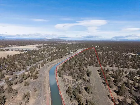 63725 Hughes Rd, Bend, OR 97701