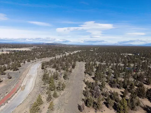 63725 Hughes Rd, Bend, OR 97701