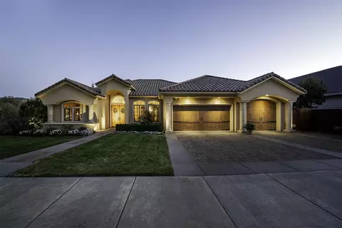 4506 Pinnacle Dr, Medford, OR 97504