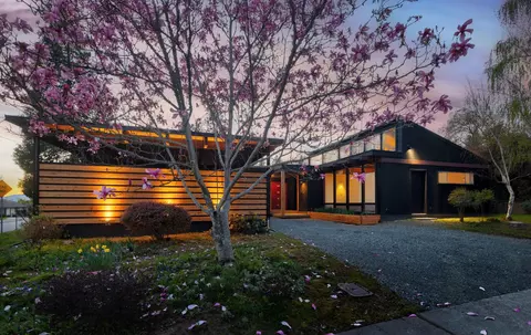 1440 NE 10th St, Grants Pass, OR 97526