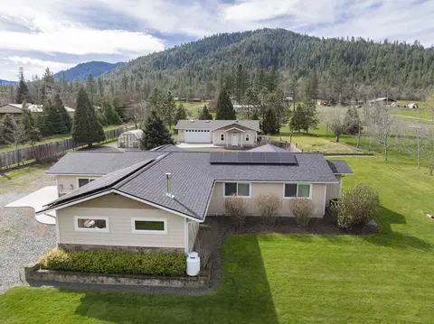 Exterior - 15902 Water Gap Rd, Williams, OR 97544 photo 1 of 33