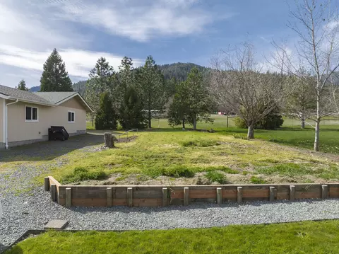 Exterior - 15902 Water Gap Rd, Williams, OR 97544 photo 27 of 33