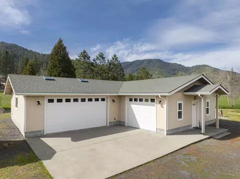 Exterior - 15902 Water Gap Rd, Williams, OR 97544 photo 13 of 33