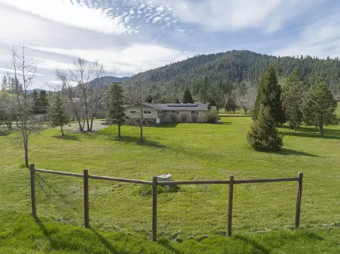 Exterior - 15902 Water Gap Rd, Williams, OR 97544 photo 30 of 33