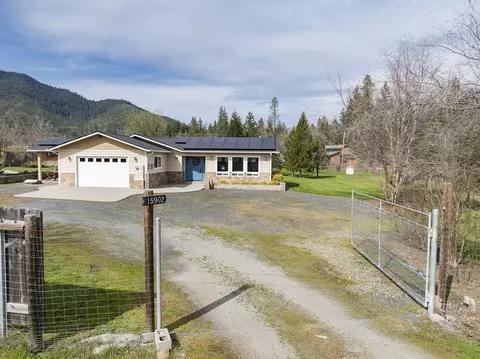 Exterior - 15902 Water Gap Rd, Williams, OR 97544 photo 2 of 33