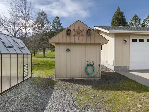 Exterior - 15902 Water Gap Rd, Williams, OR 97544 photo 17 of 33