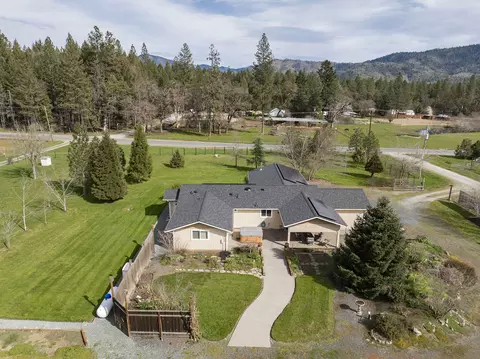 View/Area - 15902 Water Gap Rd, Williams, OR 97544 photo 2 of 6