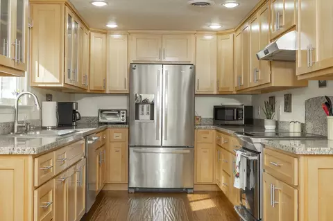 Kitchen - 15902 Water Gap Rd, Williams, OR 97544 photo 2 of 3