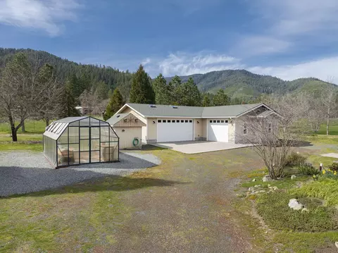 Exterior - 15902 Water Gap Rd, Williams, OR 97544 photo 15 of 33