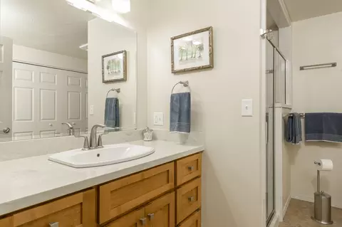 Bath - 15902 Water Gap Rd, Williams, OR 97544 photo 2 of 3