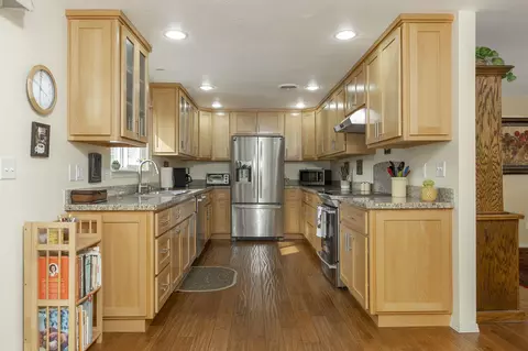 Kitchen - 15902 Water Gap Rd, Williams, OR 97544 photo 1 of 3