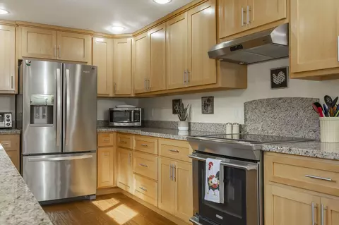 Kitchen - 15902 Water Gap Rd, Williams, OR 97544 photo 3 of 3