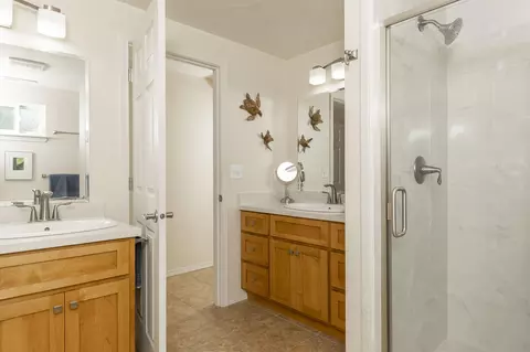 Bath - 15902 Water Gap Rd, Williams, OR 97544 photo 1 of 3