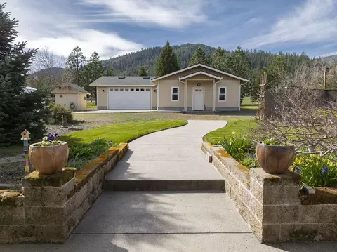 Exterior - 15902 Water Gap Rd, Williams, OR 97544 photo 11 of 33