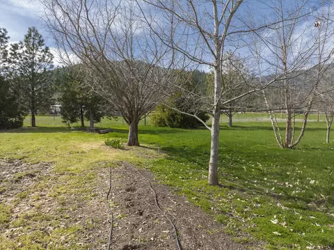 Exterior - 15902 Water Gap Rd, Williams, OR 97544 photo 26 of 33