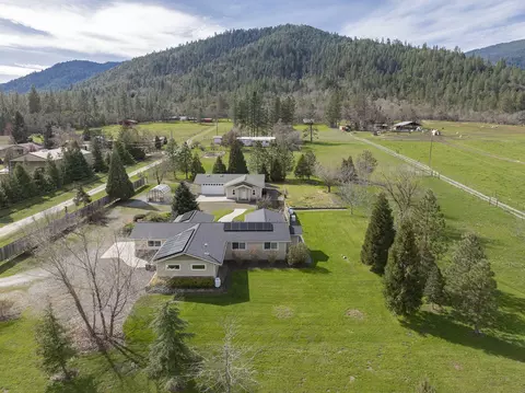 15902 Water Gap Rd, Williams, OR 97544