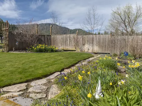 Exterior - 15902 Water Gap Rd, Williams, OR 97544 photo 28 of 33