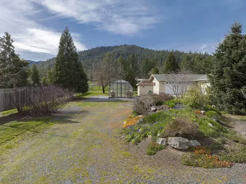 Exterior - 15902 Water Gap Rd, Williams, OR 97544 photo 19 of 33