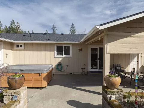 Exterior - 15902 Water Gap Rd, Williams, OR 97544 photo 6 of 33