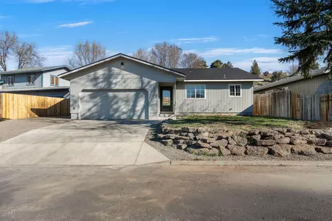 695 NE 8th St, Prineville, OR 97754