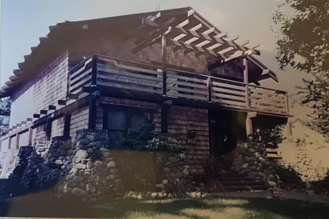 758 B St, Ashland, OR 97520