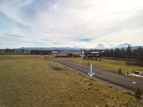 1052 N Jantzen Ln #LOT 7, Sisters, OR 97759