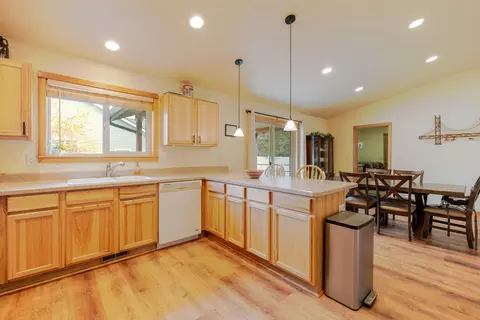 Kitchen - 51420 Wheeler Rd, La Pine, OR 97739 photo 3 of 4