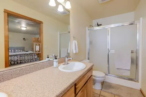 Bath - 51420 Wheeler Rd, La Pine, OR 97739 photo 2 of 4