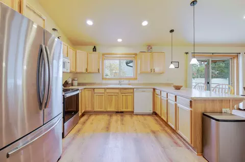 Kitchen - 51420 Wheeler Rd, La Pine, OR 97739 photo 2 of 4