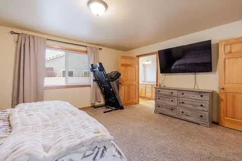 Bedroom - 51420 Wheeler Rd, La Pine, OR 97739 photo 3 of 7
