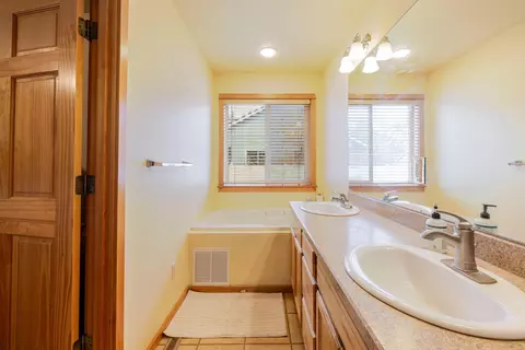 Bath - 51420 Wheeler Rd, La Pine, OR 97739 photo 1 of 4