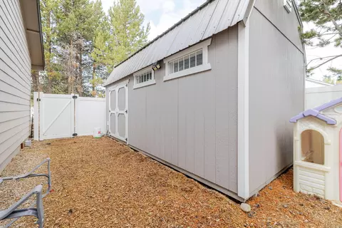 Exterior - 51420 Wheeler Rd, La Pine, OR 97739 photo 7 of 10