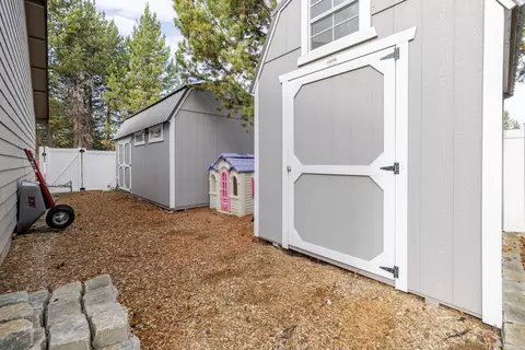 Exterior - 51420 Wheeler Rd, La Pine, OR 97739 photo 6 of 10