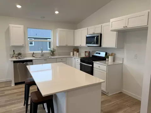 604 NE Mitchell St #169, Madras, OR 97741